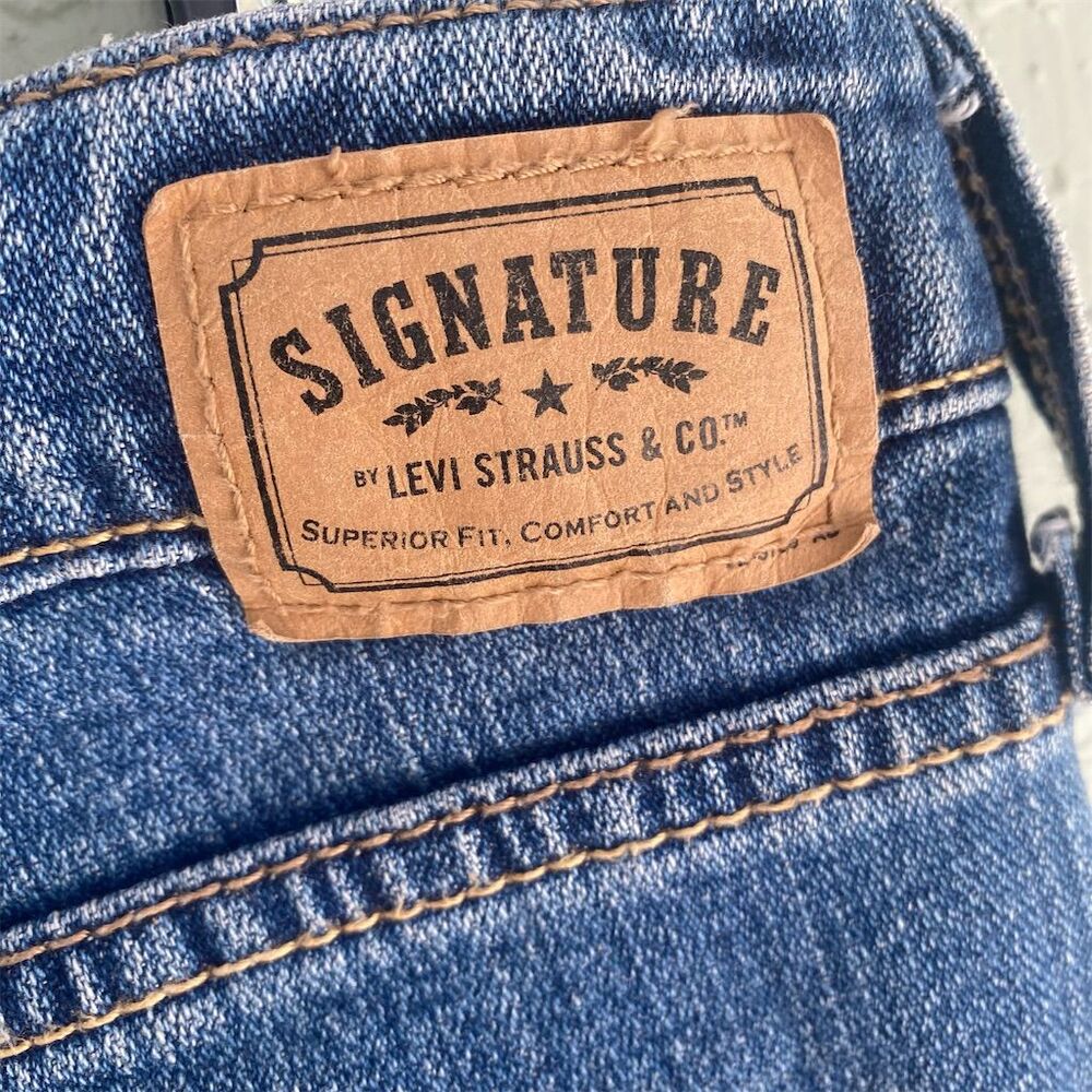 Levi's Women's Mid Rise Bootcut Jeans Size 10 Blue Medium Wash - Picture 9 of 11